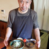 新鮮な特産モツで丼　滋養めし（横芝光町）　柔らか食感、優しい風味　【房総グルメ探訪】（４）