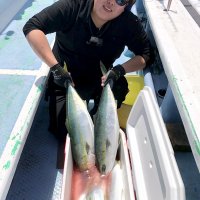鹿島沖で釣り上げたワラサ（写真は「幸栄丸」提供）