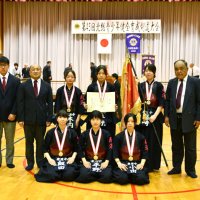 女子団体で優勝した香取市立栗源中のメンバーら