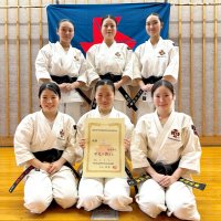 女子団体演武優勝の志学館Ａ
