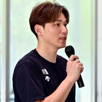 「関わってきてくれたいろんな人のおかげで大きなけがをすることなく現役引退を迎えられた」と感謝する大塚主将＝千葉市役所