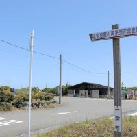 一宮町の海岸近くに設置されている看板は、１６７７年の延宝房総沖地震と同じ震源地・規模の地震が発生した場合に想定される津波の高さを示す
