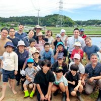 国籍超え田植え満喫　地元食材の料理に舌鼓　多古