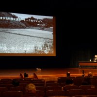 過去と現代の多古語る　失われゆく風景題材に　山城ガールむつみさん　写真家・斉藤小弥太さん