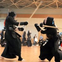 重ねた鍛錬、頂点争う　千葉市で千葉県警剣道大会