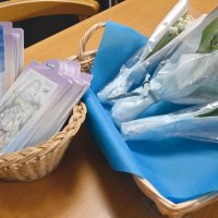 成田赤十字病院に贈呈されたスズランとしおり