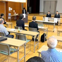 久留里線の一部廃止で行われた国交省による意見聴取＝２７日、君津市